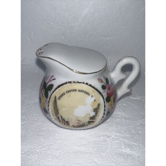 Vintage Porcelain Grand Canyon Sugar Slug And Creamer Salt And Pepper Shakers - Picture 5 of 7